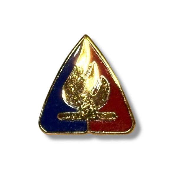 Campfire Girls Membership Pin Girls Gold Tone Blue Red Enamel - Picture 3 of 5
